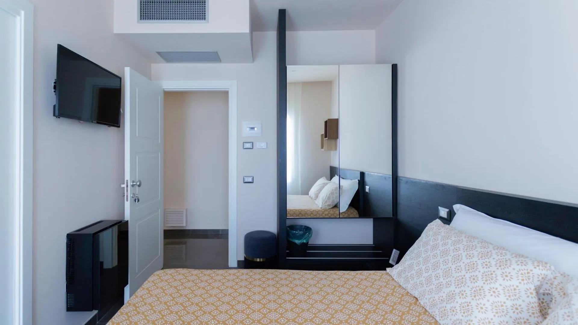 チェファル Stella VI Bed & Breakfast 0*,