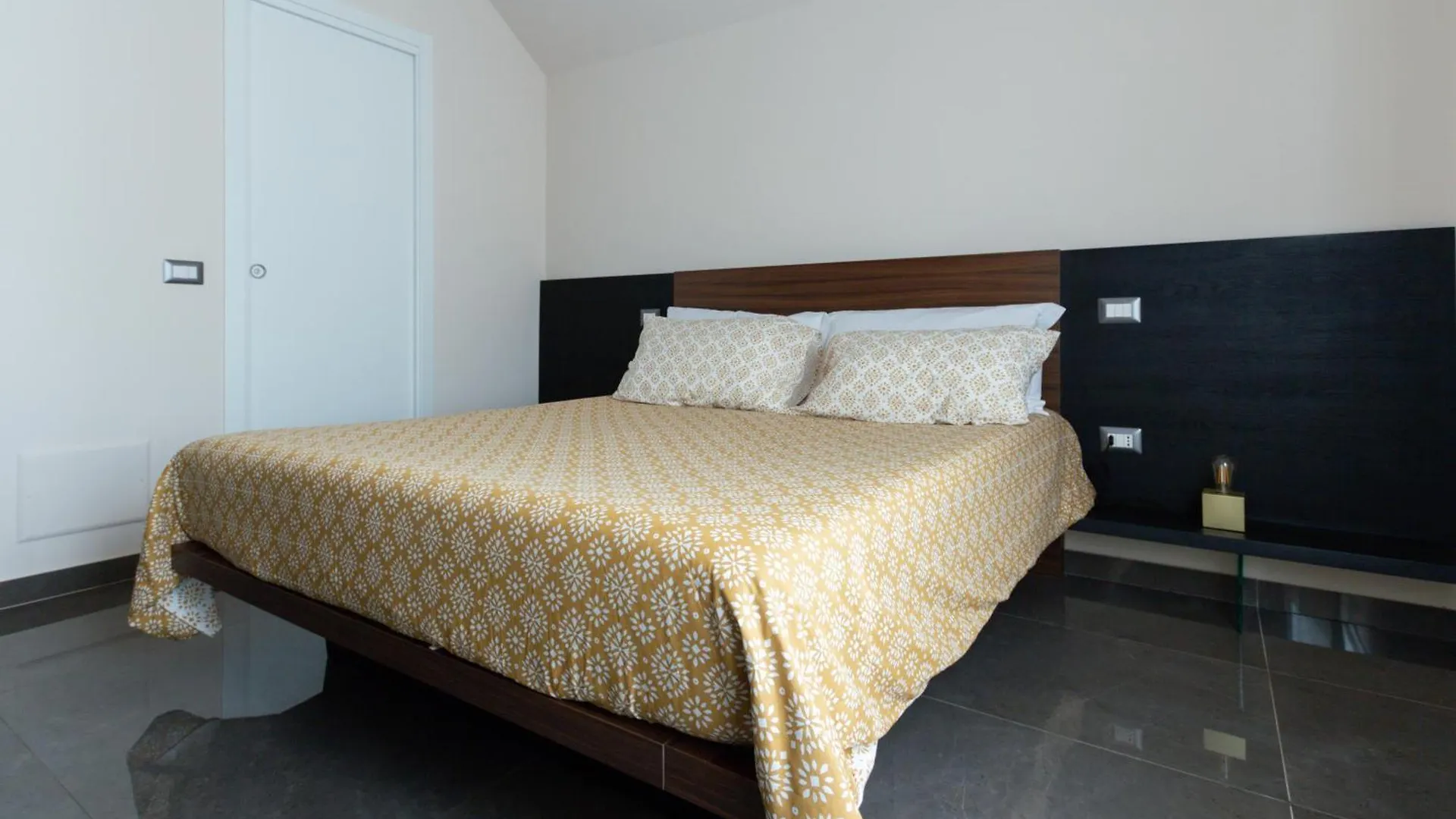 チェファル Stella VI Bed & Breakfast